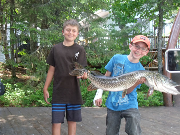 Pêche chez Pourvoirie Némiscachingue, Laurentides, Québec — photo 3