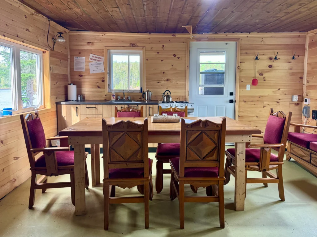 CHALET 2 — Pourvoirie Québec Azimut – Pourvoirie Québec Azimut