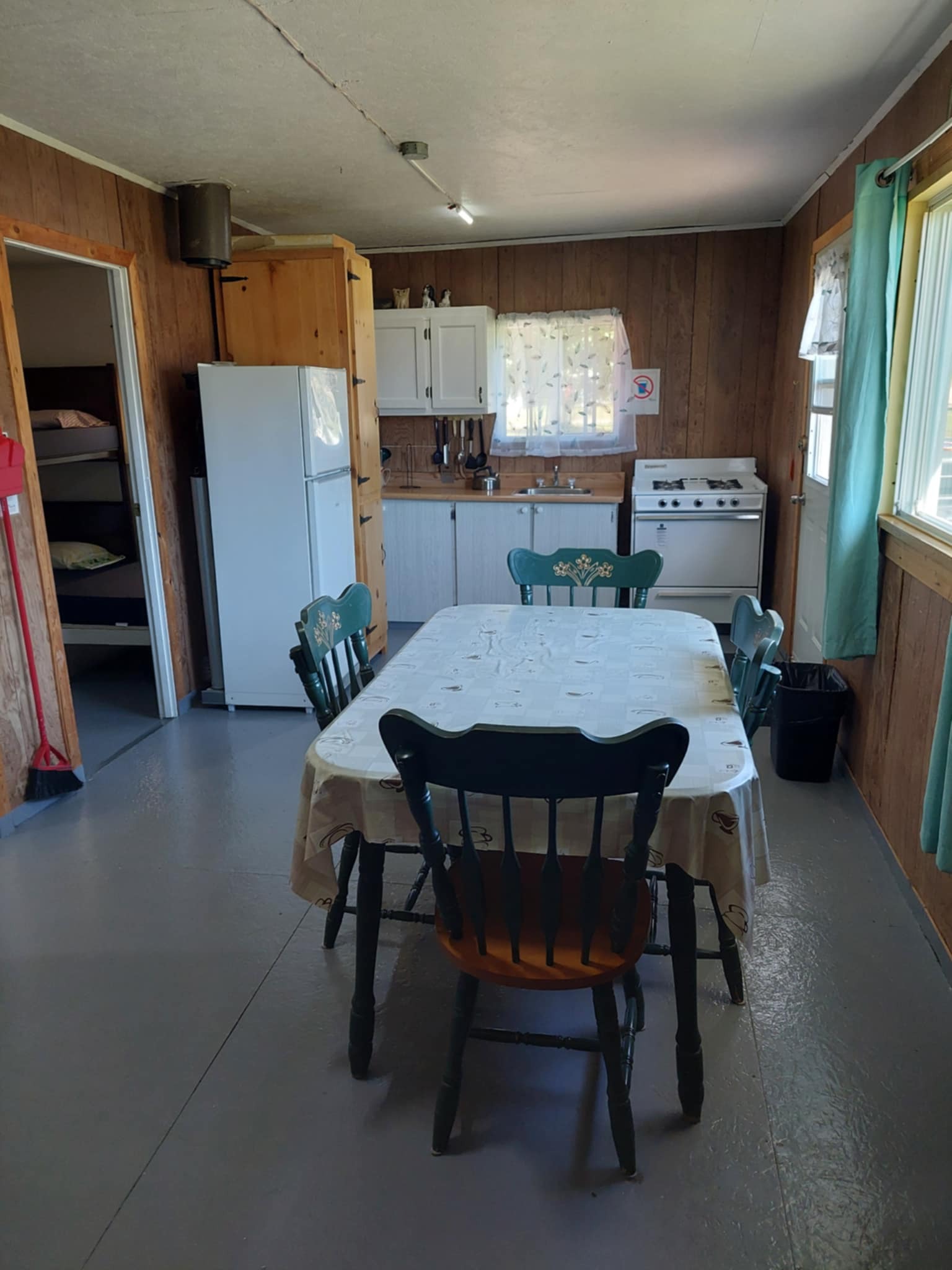 L'HIRONDELLE CABIN — Pourvoirie Rothman – Pourvoirie Rothman