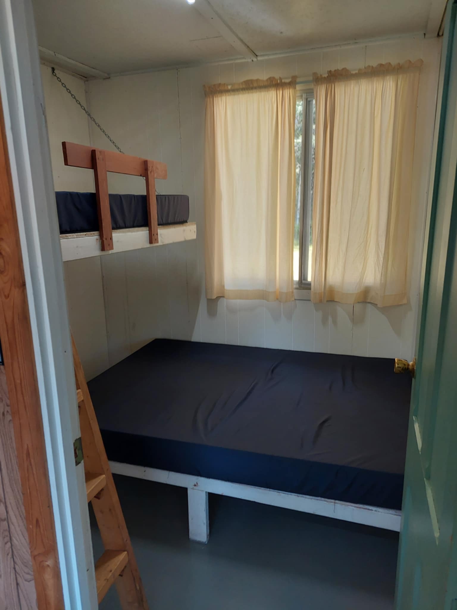 L'HIRONDELLE CABIN — Pourvoirie Rothman – Pourvoirie Rothman