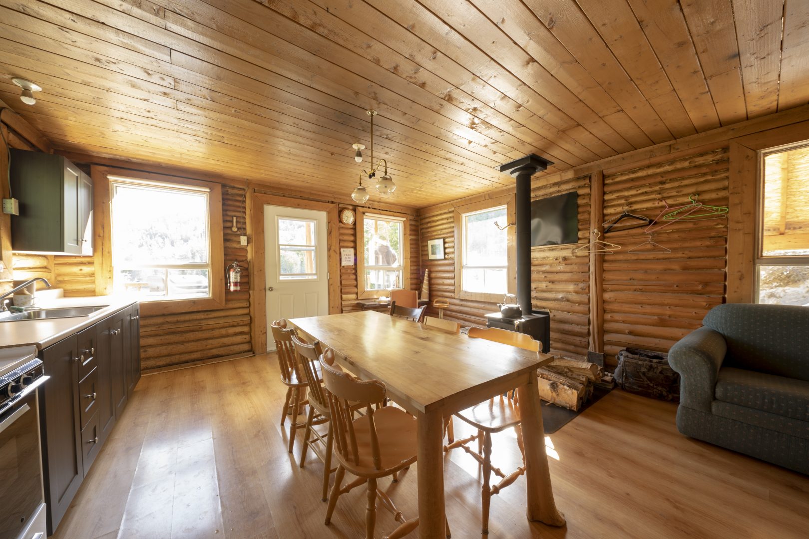 CHALET LAC THOM – Pourvoirie Seigneurie Nicolas Riou