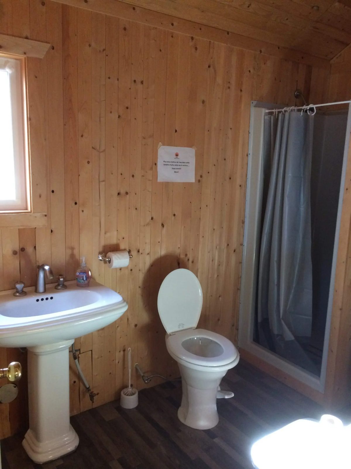 CHALET DU LAC DRAGON – Pourvoirie Waban-Aki