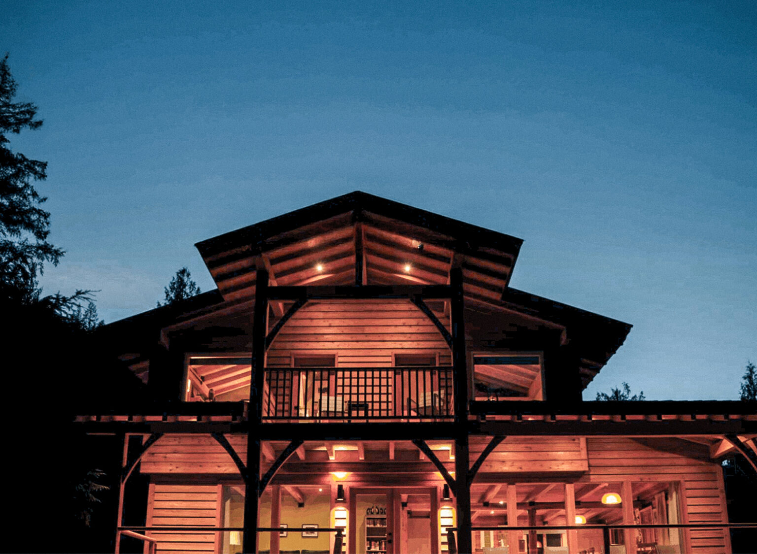 Photo de Crazy Bear Wilderness Lodge à Kootenay Ouest, Bc