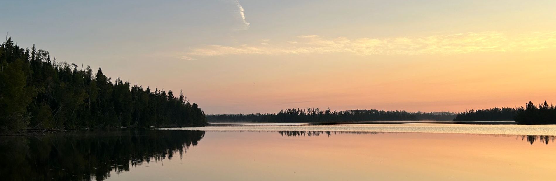 Chalet en bois rond du lac Mahamo — Waters North Outposts Inc. – Waters North Outposts Inc.