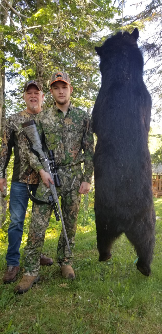 Auberge – J.L.R. Trophy Bear Hunting