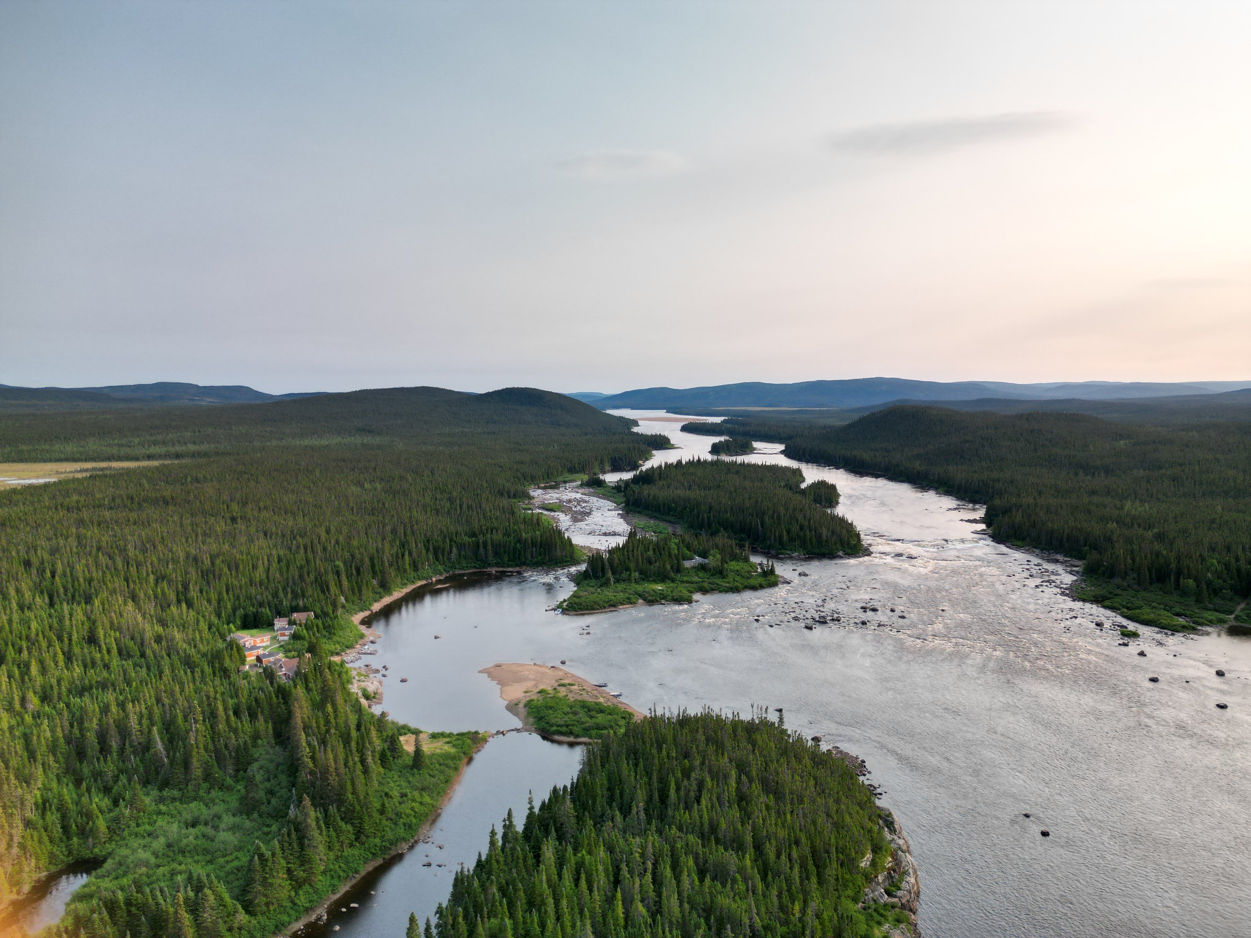 Photo de Pratt Falls Salmon Lodge sur la Route côtière du Labrador, Nl
