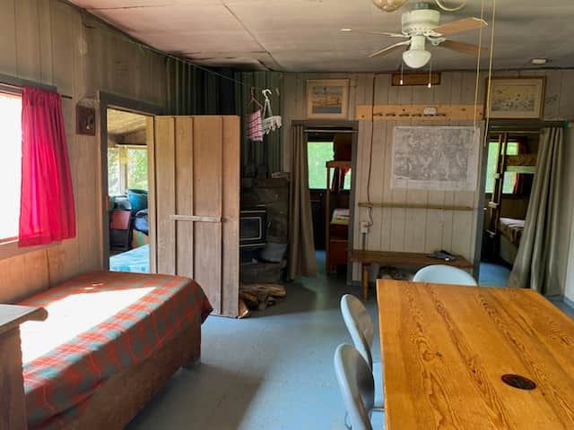 Cabin Tranquil Lakeside Cabin: Resolin Lake Cozy Retreat — Pourvoirie du Lac Forant – Pourvoirie du Lac Forant