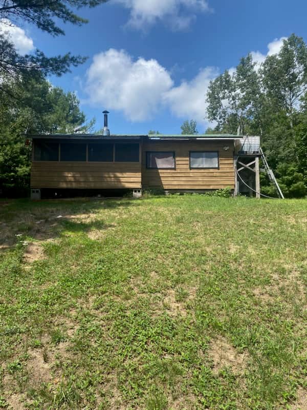 Lakeside Serenity Cottage: Sandy Beach Views – Lakeside Serenity Cottage: Sandy Beach Views